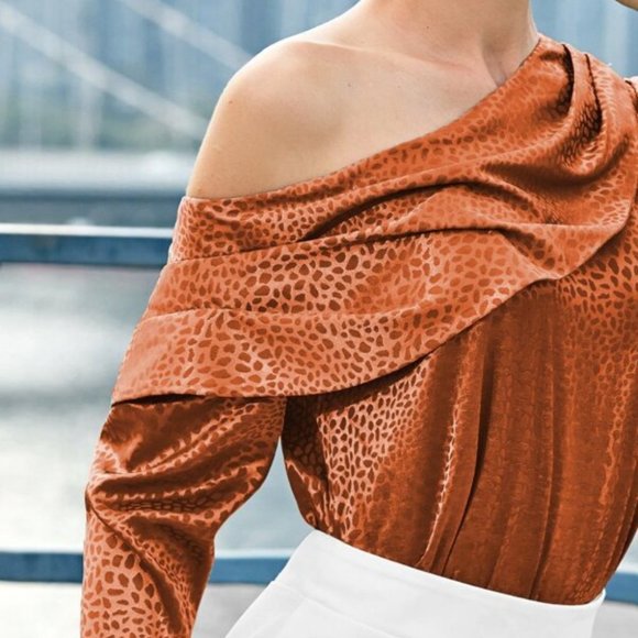 Contemporary Asymmetrical Neck Allover Jacquard Sa - Picture 4 of 7